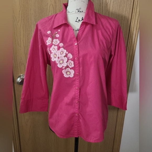 tia designs Tops - Tia Designs Vintage Floral Cherry Blossom Embroidered Button Up Shirt
